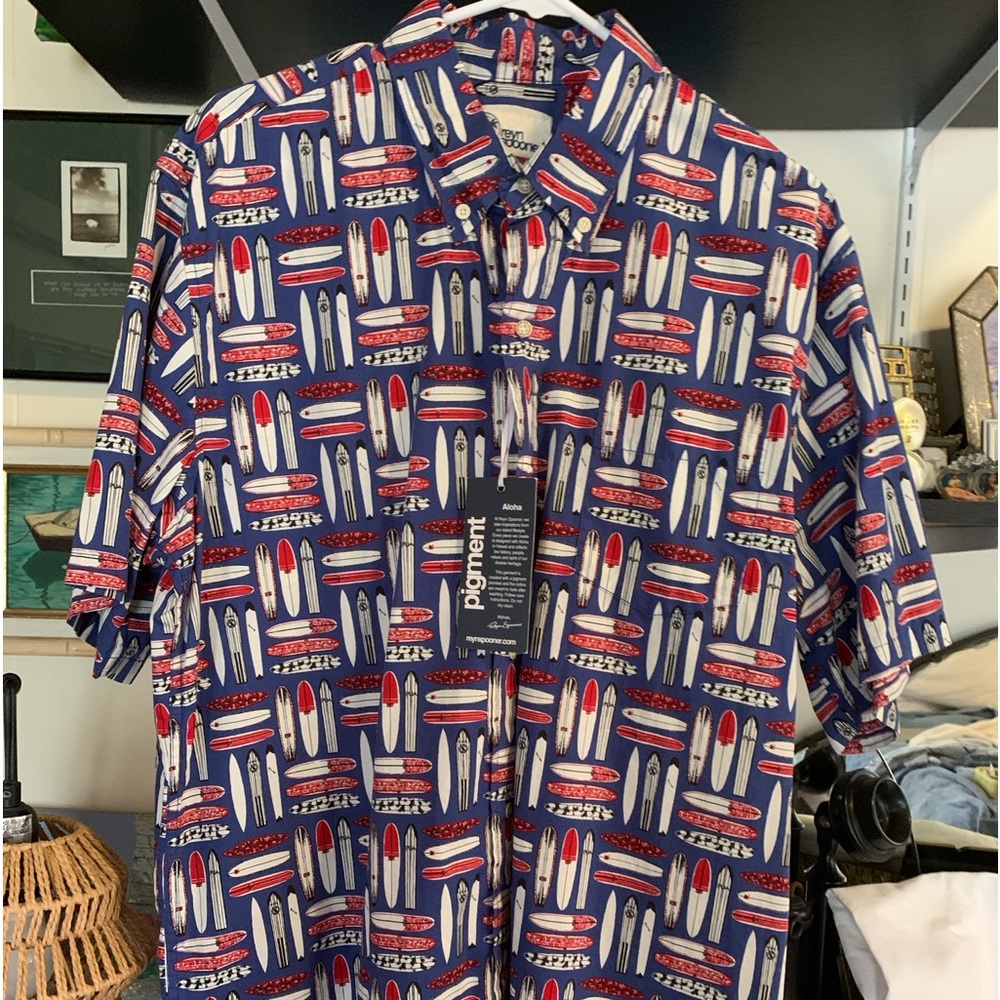 REYN Spooner Men’s Aloha Shirt.                  “Longboard Li’i Royal” Pattern